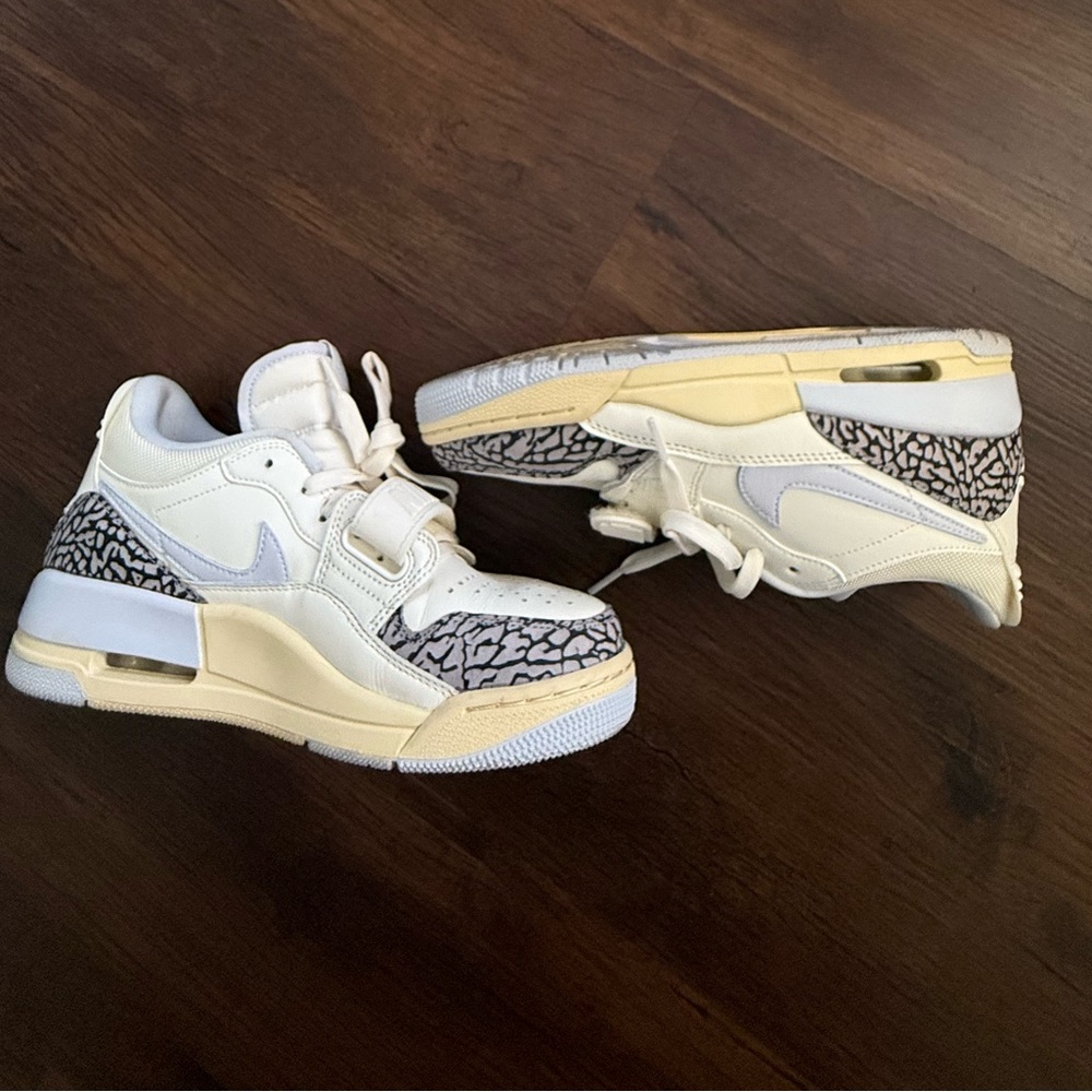 Nike Air Jordan’s Women’s Legacy 312 Low Size 8
